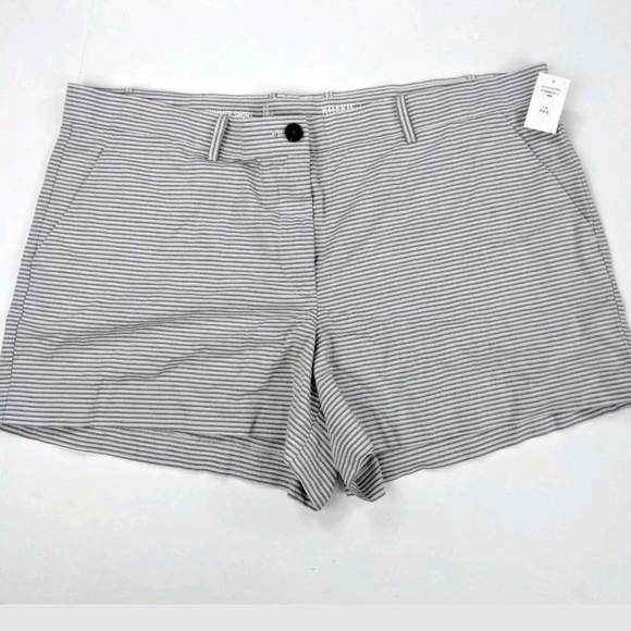 GAP Pants - Gap Khakis Women's Summer Short Size 16R Gray Stri